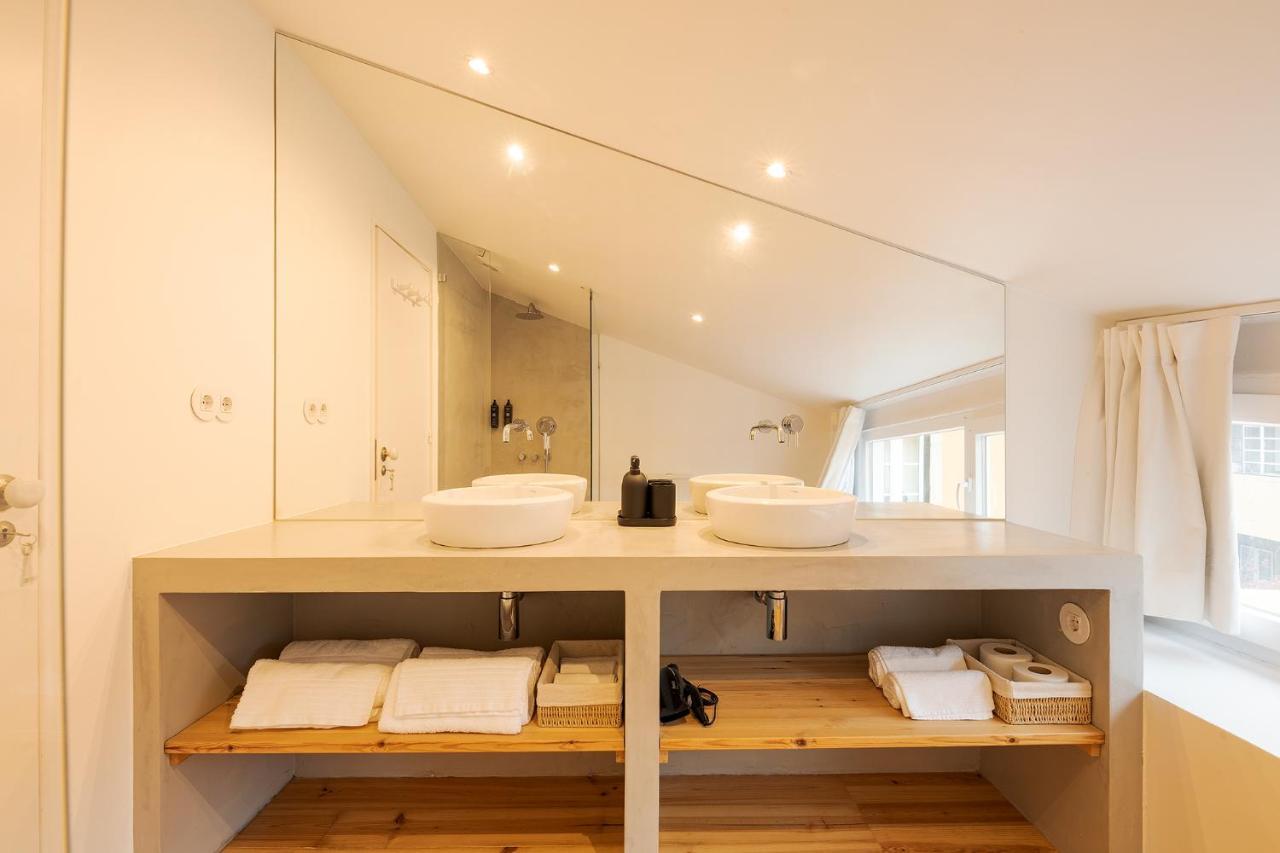 The Yellow House Spacious Duplex In Prazeres District Lissabon Buitenkant foto