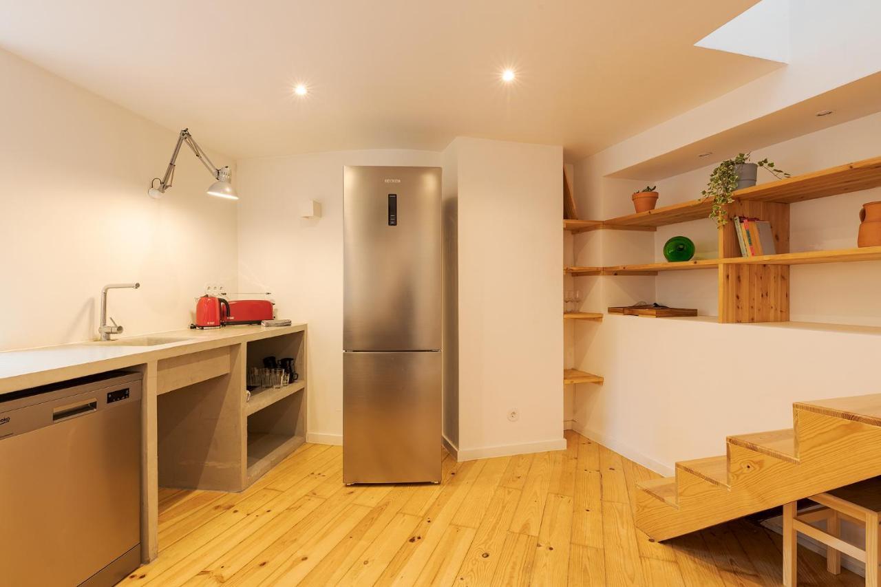 The Yellow House Spacious Duplex In Prazeres District Lissabon Buitenkant foto