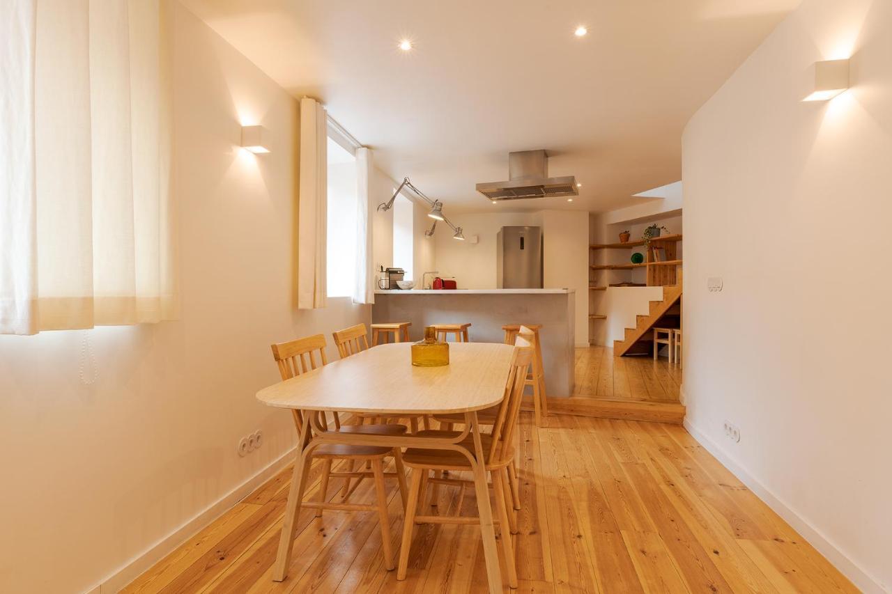 The Yellow House Spacious Duplex In Prazeres District Lissabon Buitenkant foto