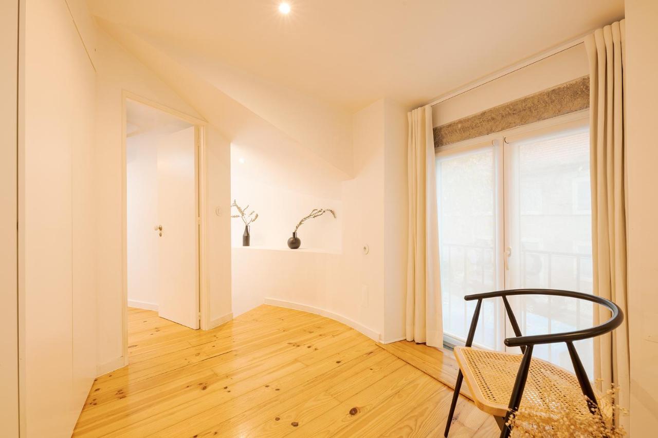 The Yellow House Spacious Duplex In Prazeres District Lissabon Buitenkant foto