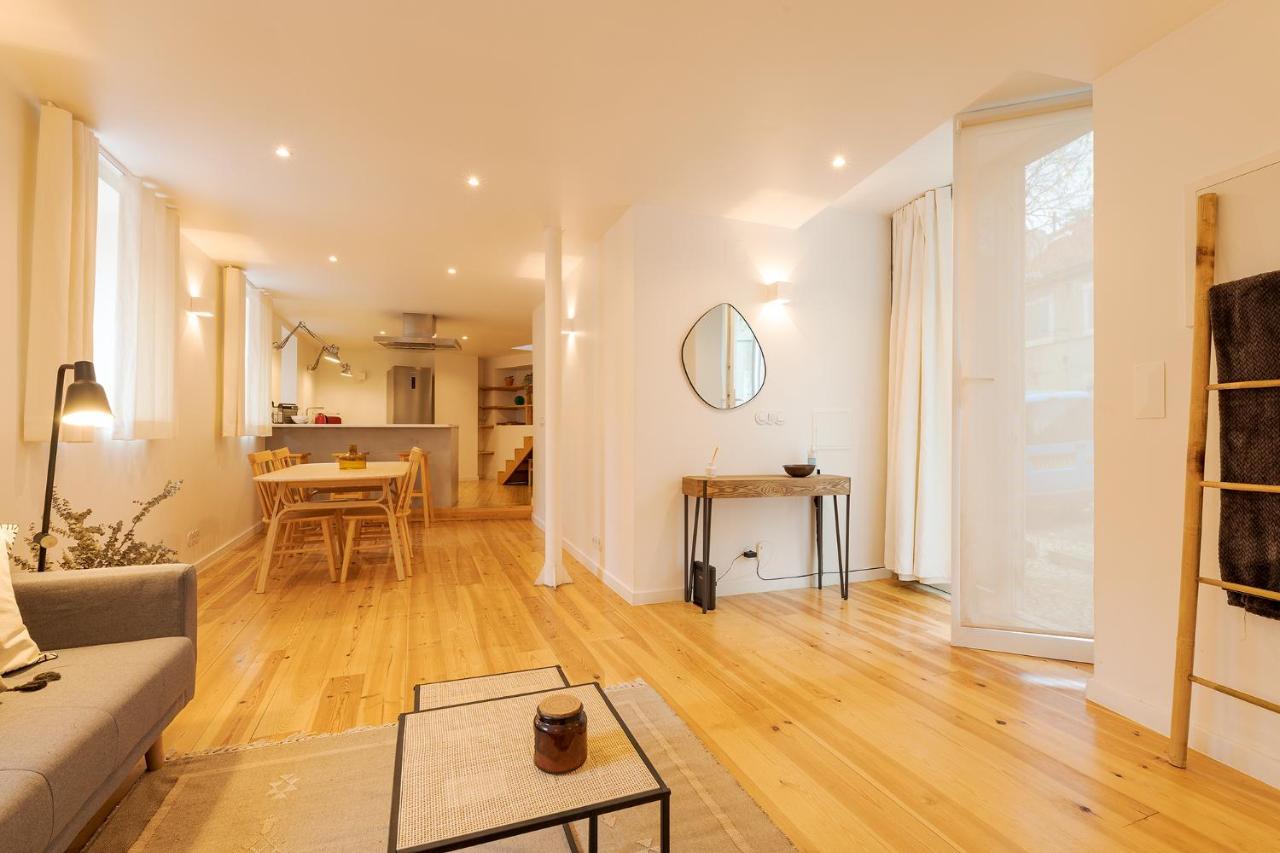 The Yellow House Spacious Duplex In Prazeres District Lissabon Buitenkant foto