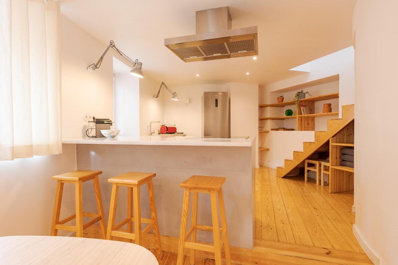 The Yellow House Spacious Duplex In Prazeres District Lissabon Buitenkant foto